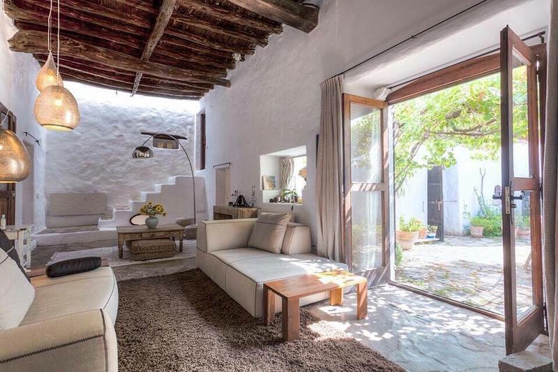 Rustic Living Room (15)