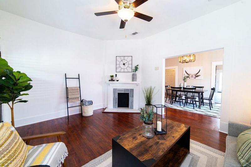 Rustic Living Room (72)